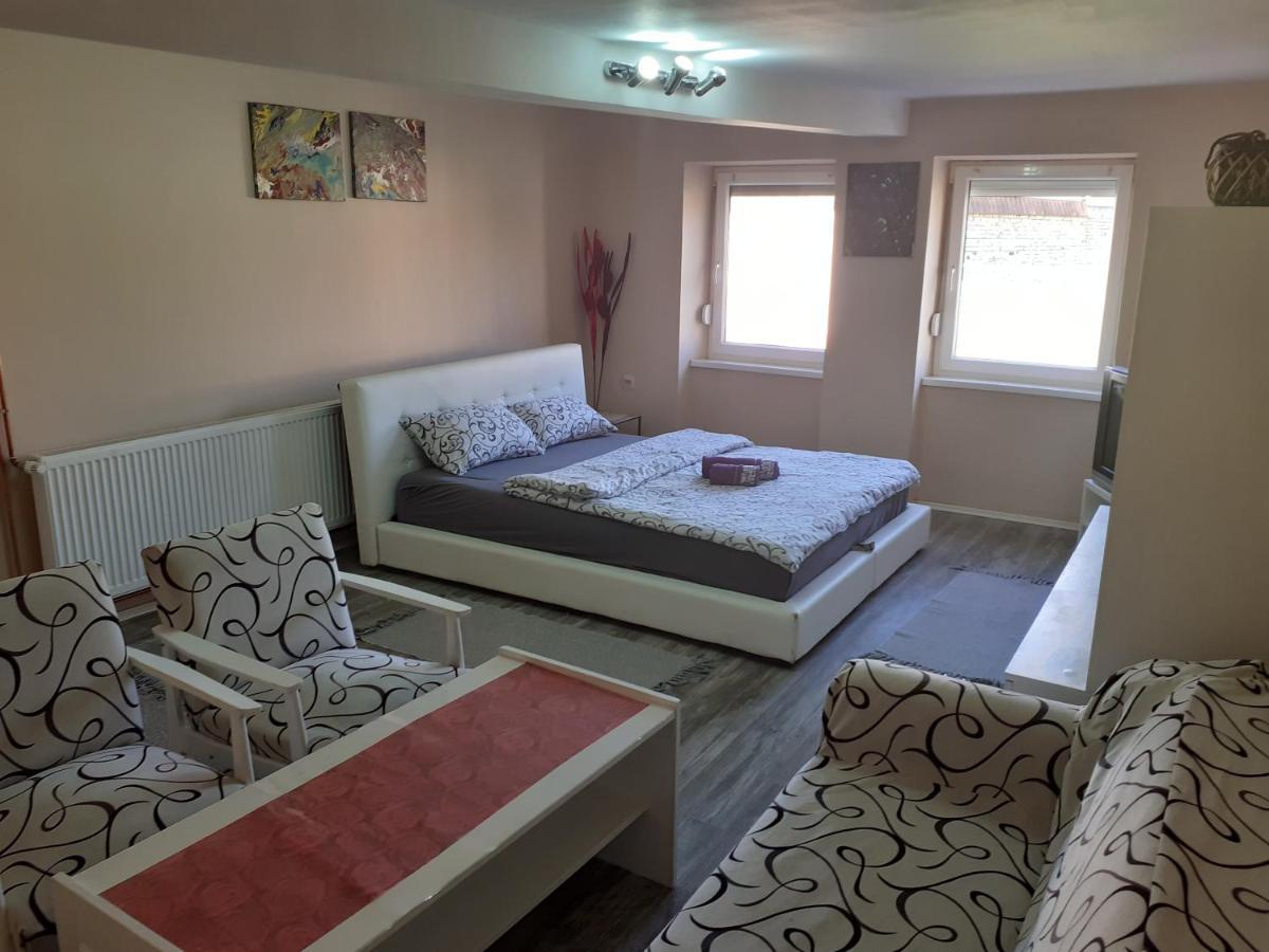 סובוטיקה Mega Apartment מראה חיצוני תמונה